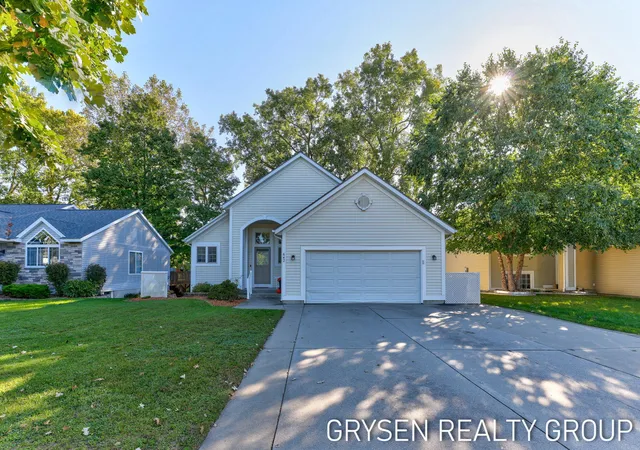 Photo 1 of Sale Pending at 642 Clover Ridge Ave Nw, Grand Rapids, MI 49504 | MLS# 65026052002 | Listing updated on 2026-10-07