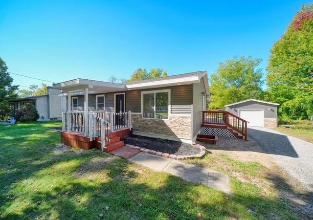 Single family home for sale at 627 Vaughn St, Eaton Rapids, MI 48827 | MLS# 55026052014