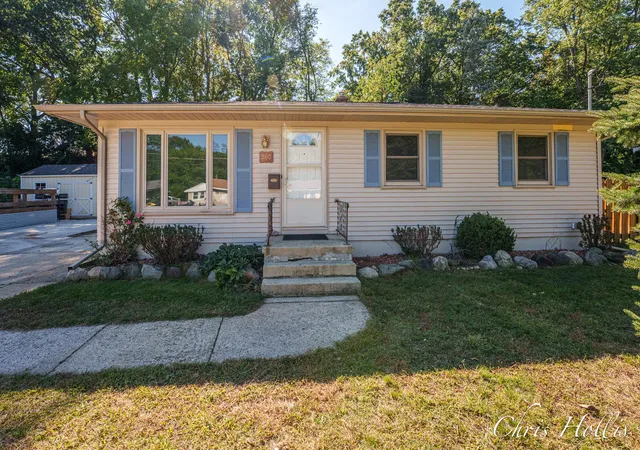Photo 2 of Single family home for sale at 960 Walcott St Sw, Wyoming, MI 49509 | MLS# 65026052019 | Listing updated on 2026-10-12