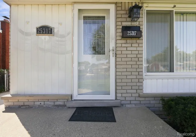 Photo 4 of Single family home for sale at 25317 Wagner Ave, Warren, MI 48089 | MLS# 20261079090 | Listing updated on 2026-10-10