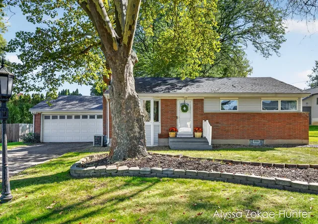 Photo 1 of Single family home for sale at 1938 Moerland Ct Nw, Grand Rapids, MI 49504 | MLS# 65026052021 | Listing updated on 2026-10-15