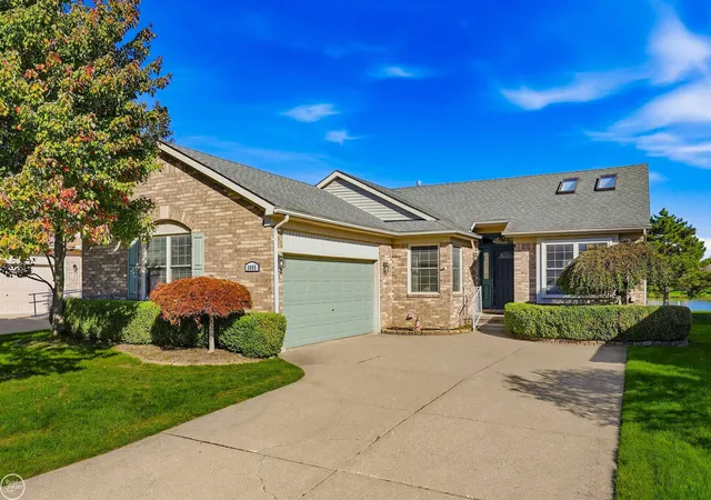Photo 1 of Sale Pending at 3685 Warwick Dr, Sterling Heights, MI 48314 | MLS# 58050223417 | Listing updated on 2026-10-06