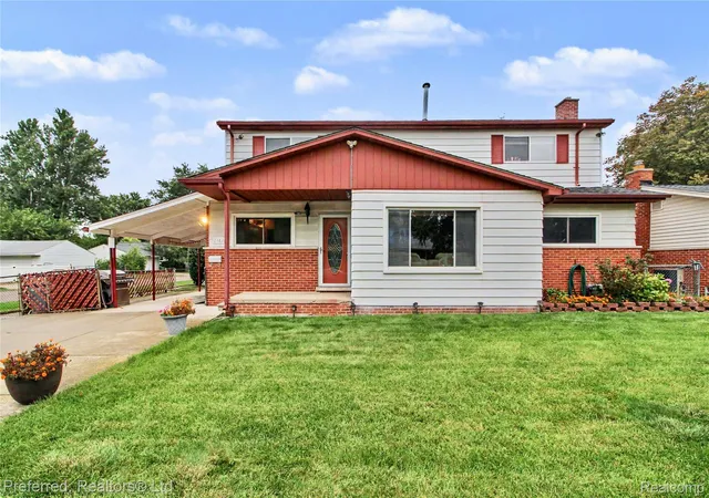 Photo 1 of Single family home for sale at 14676 Berwick St, Livonia, MI 48154 | MLS# 20261079117 | Listing updated on 2026-10-04