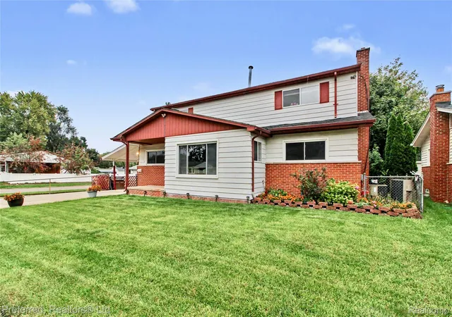 Photo 3 of Single family home for sale at 14676 Berwick St, Livonia, MI 48154 | MLS# 20261079117 | Listing updated on 2026-10-04