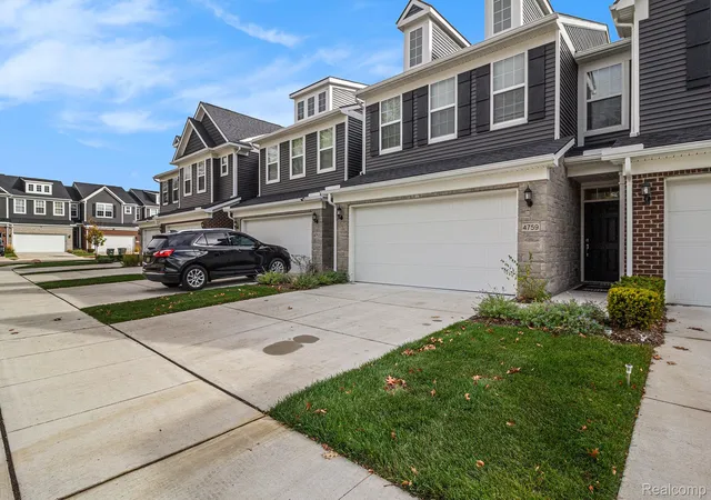 Listing Photo 1 - Condo for sale in building located at 4759 Glenora Dr, Lake Orion, MI 48359