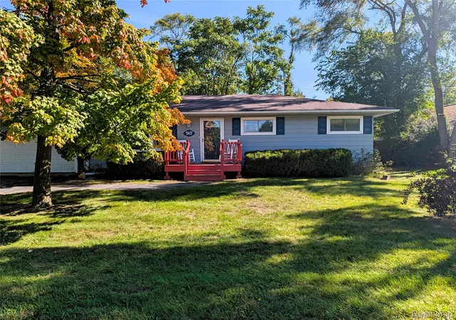 Photo 2 of Single family home for sale at 567 Pine Tree Rd, Lake Orion, MI 48362 | MLS# 20261079124 | Listing updated on 2026-10-21