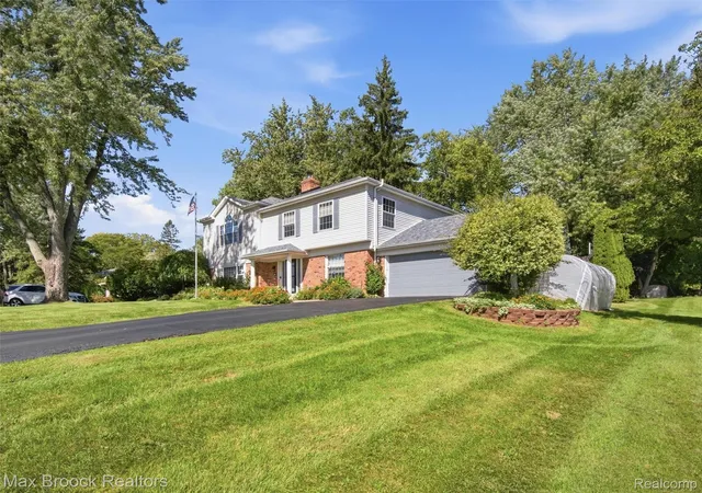 Photo 3 of Single family home for sale at 3548 Valleyview Ct, West Bloomfield, MI 48323 | MLS# 20261079142 | Listing updated on 2026-10-11