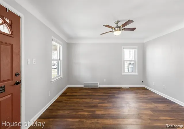 Photo 2 of Single family home for sale at 1523 Etowah Ave, Royal Oak, MI 48067 | MLS# 20261079150 | Listing updated on 2026-10-07