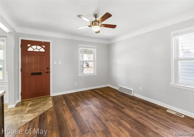 Photo 3 of Single family home for sale at 1523 Etowah Ave, Royal Oak, MI 48067 | MLS# 20261079150 | Listing updated on 2026-10-07