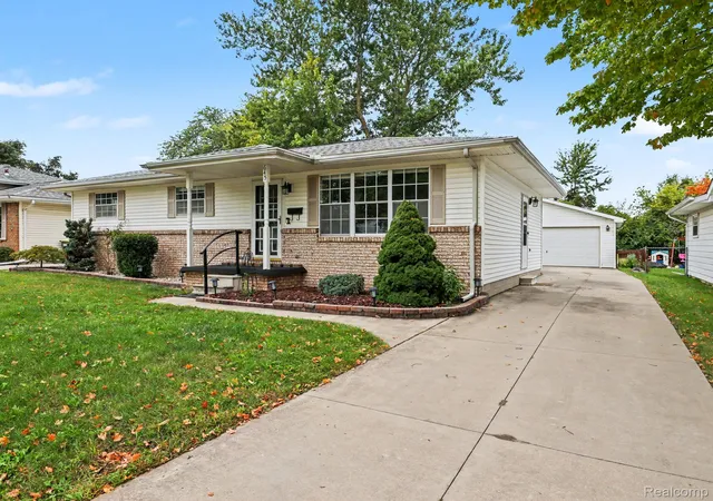 Photo 2 of Single family home for sale at 645 Toll St, Monroe, MI 48162 | MLS# 20261079153 | Listing updated on 2026-10-05