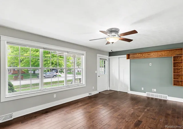 Photo 3 of Single family home for sale at 645 Toll St, Monroe, MI 48162 | MLS# 20261079153 | Listing updated on 2026-10-05