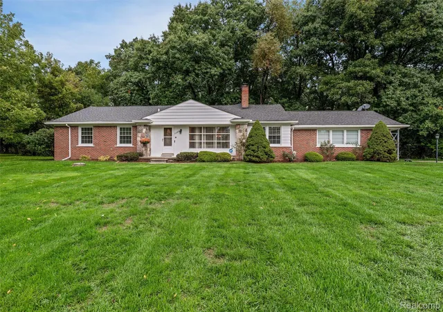 Photo 1 of Single family home for sale at 24800 N Cromwell Dr, Franklin, MI 48025 | MLS# 20261079163 | Listing updated on 2026-10-18