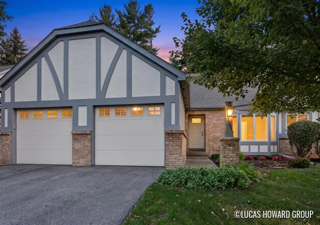 Listing Photo 1 - Condo for sale in building located at 3167 Maple Villa Dr SE, Grand Rapids, MI 49508