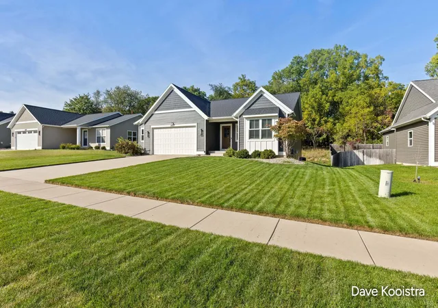 Photo 2 of Single family home for sale at 1657 Sw Mulligan Dr, Wyoming, MI 49519 | MLS# 65026052065 | Listing updated on 2026-10-12