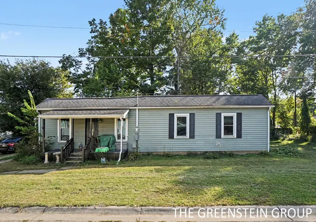 Photo 2 of Single family home for sale at 102 Della Ct, Allegan, MI 49010 | MLS# 71026052070 | Listing updated on 2026-10-19