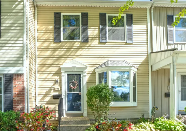Photo 1 of Condo for sale at 905 Medford Ct, Rochester Hills City Oakland, MI 48307 | MLS# 81026052076 | Listing updated on 2026-10-12