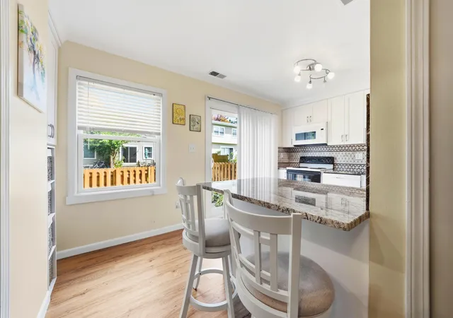 Photo 3 of Condo for sale at 905 Medford Ct, Rochester Hills City Oakland, MI 48307 | MLS# 81026052076 | Listing updated on 2026-10-12