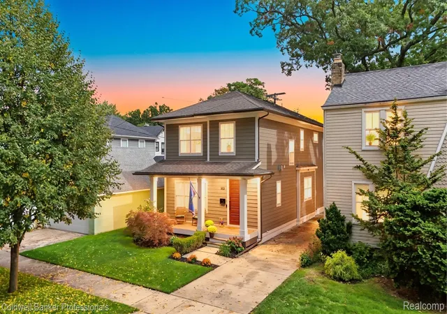 Photo 2 of Single family home for sale at 518 Curry Ave, Royal Oak, MI 48067 | MLS# 20261079197 | Listing updated on 2026-10-11