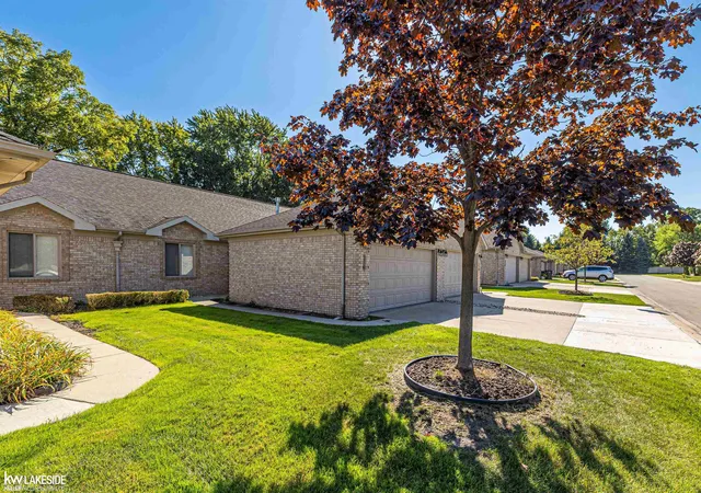 Photo 3 of Condo for sale at 35292 Silver Maple Dr, Clinton Township, MI 48035 | MLS# 58050223439 | Listing updated on 2026-10-08