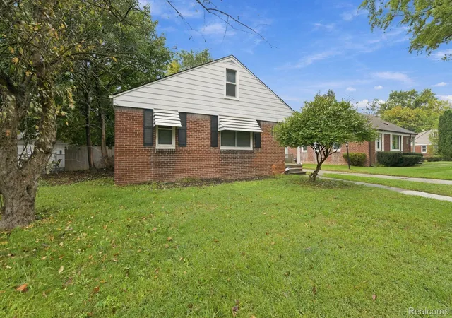 Photo 3 of Single family home for sale at 16543 Five Points St, Redford, MI 48240 | MLS# 20261079215 | Listing updated on 2026-10-10