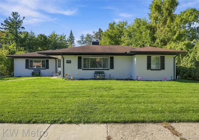 Photo 3 of Single family home for sale at 19156 Old Homestead Dr, Harper Woods, MI 48225 | MLS# 20261079230 | Listing updated on 2026-10-17
