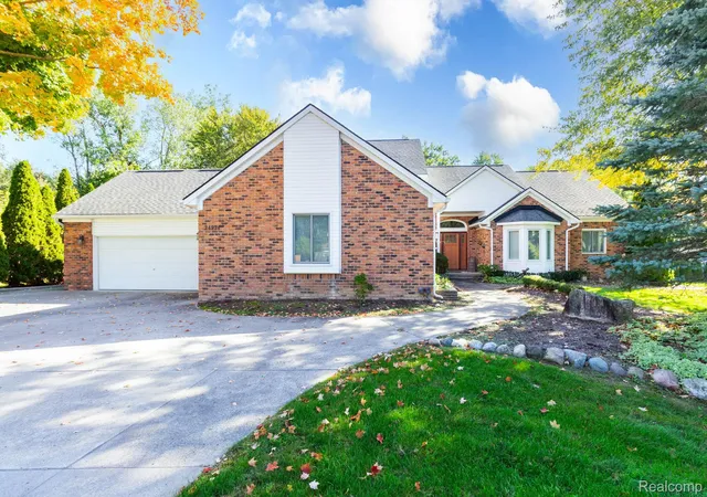 Photo 1 of Single family home for sale at 24924 Glenda St, Novi, MI 48375 | MLS# 20261079236 | Listing updated on 2026-10-06