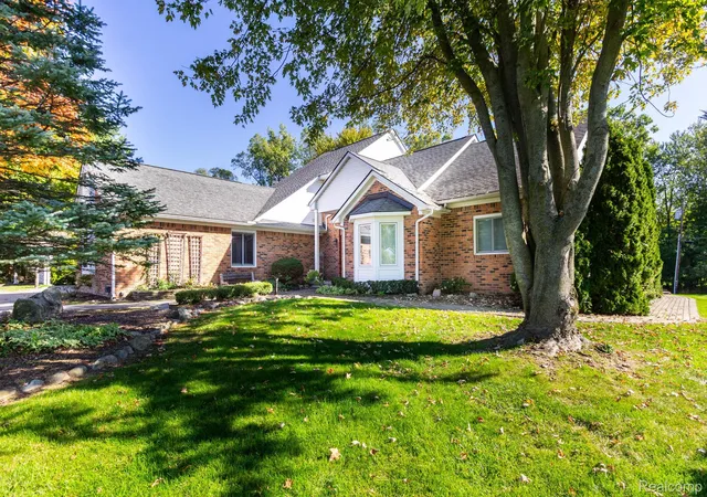 Photo 2 of Single family home for sale at 24924 Glenda St, Novi, MI 48375 | MLS# 20261079236 | Listing updated on 2026-10-06