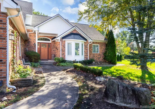 Photo 3 of Single family home for sale at 24924 Glenda St, Novi, MI 48375 | MLS# 20261079236 | Listing updated on 2026-10-06