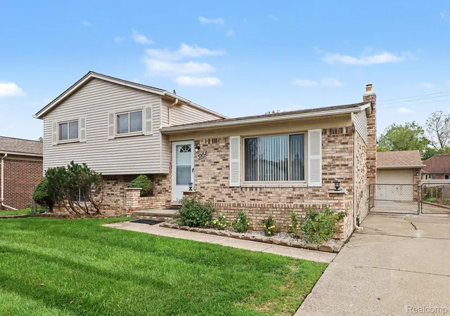 Photo 3 of Single family home for sale at 39158 Roland Dr, Sterling Heights, MI 48310 | MLS# 20261079254 | Listing updated on 2026-10-05