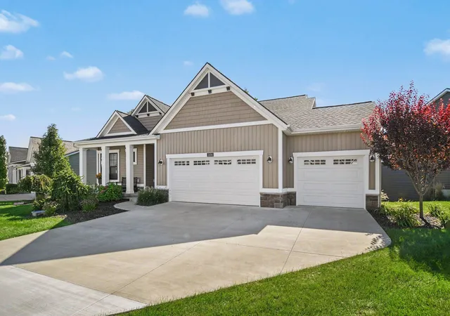Photo 2 of Condo for sale at 3104 Brayridge Dr #7, Jenison, MI 49428 | MLS# 65026052120 | Listing updated on 2026-10-07