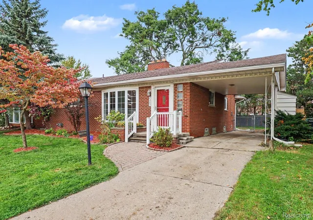 Photo 2 of Single family home for sale at 23207 Norcrest Dr, Saint Clair Shores, MI 48080 | MLS# 20261079260 | Listing updated on 2026-10-10