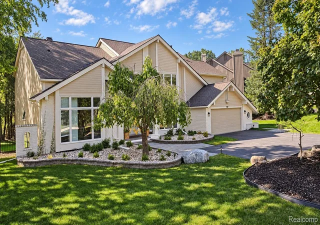Photo 3 of Single family home for sale at 4833 Panorama Cir, West Bloomfield, MI 48323 | MLS# 20261079274 | Listing updated on 2026-10-18
