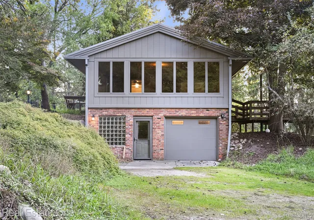 Photo 1 of Sale Pending at 895 Rowe Rd, Milford, MI 48380 | MLS# 20261079275 | Listing updated on 2026-10-17