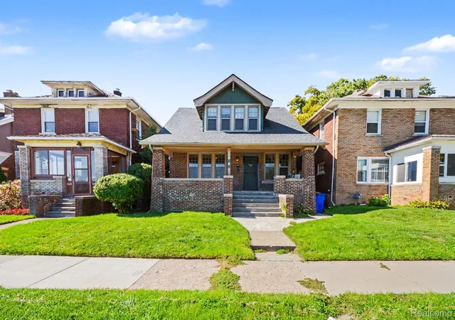 Photo 3 of Single family home for sale at 4511 Iroquois St, Detroit, MI 48214 | MLS# 20261079279 | Listing updated on 2026-10-05