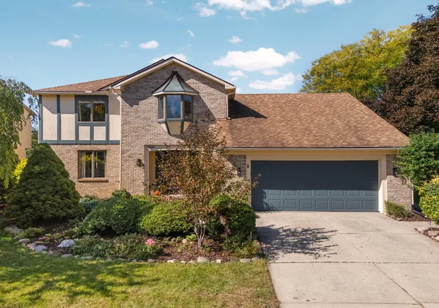 Single family home for sale at 612 Burr Oak Dr, Ann Arbor, MI 48103 | MLS# 81026052141