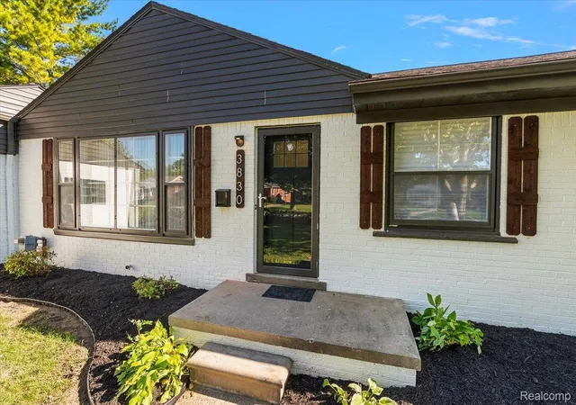 Photo 3 of Single family home for sale at 3830 Ravena Ave, Royal Oak, MI 48073 | MLS# 20261079293 | Listing updated on 2026-10-10