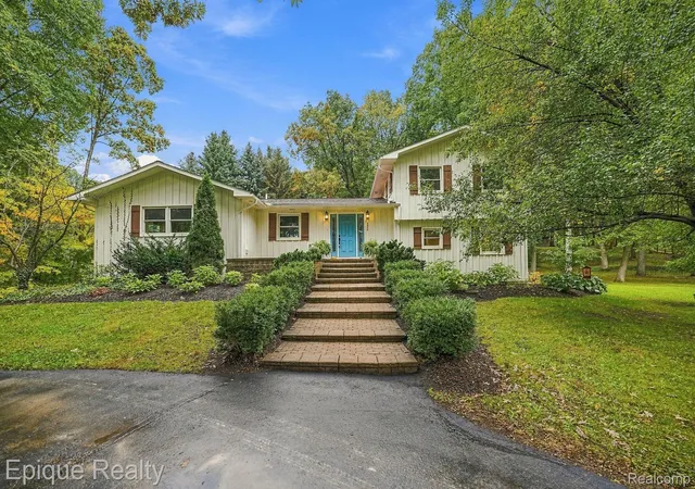Photo 1 of Sale Pending at 5355 Bullard Rd, Fenton, MI 48430 | MLS# 20261079295 | Listing updated on 2026-10-05