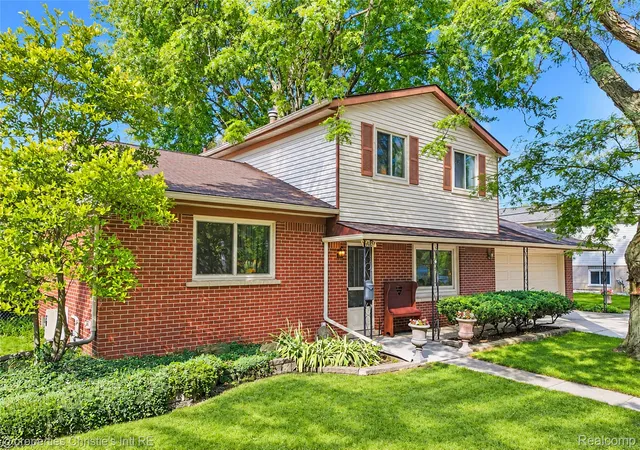 Photo 1 of Single family home for sale at 24187 S Duncan Cir, Farmington Hills, MI 48336 | MLS# 20261079323 | Listing updated on 2026-10-10