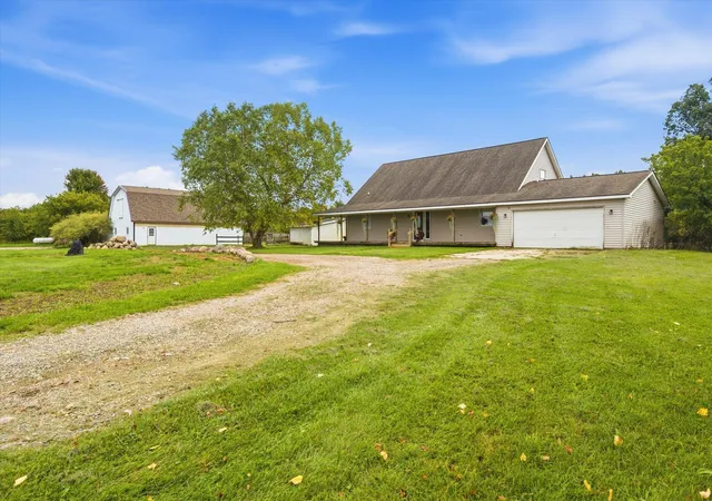 Photo 3 of Single family home for sale at 3605 White Tail Trl, Holly, MI 48442 | MLS# 81026052159 | Listing updated on 2026-10-21