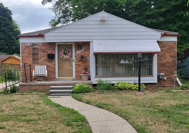 Photo 1 of Single family home for sale at 21350 Kipling St, Oak Park, MI 48237 | MLS# 20261079330 | Listing updated on 2026-10-18