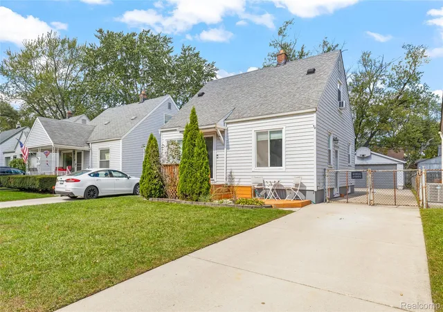 Photo 3 of Single family home for sale at 25274 Colgate St, Dearborn Heights, MI 48125 | MLS# 20261079357 | Listing updated on 2026-10-08