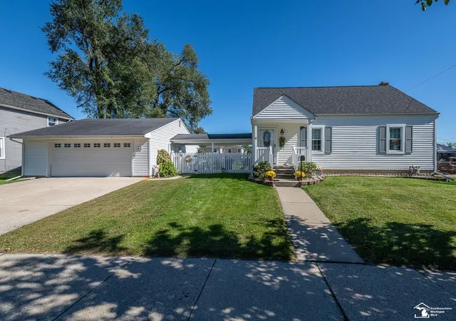 Photo 1 of Single family home for sale at 1230 Michigan Ave, Monroe, MI 48162 | MLS# 57050223487 | Listing updated on 2026-10-23