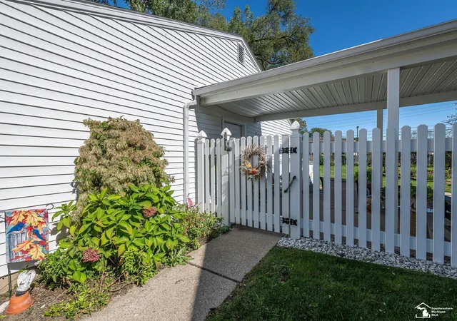 Photo 3 of Single family home for sale at 1230 Michigan Ave, Monroe, MI 48162 | MLS# 57050223487 | Listing updated on 2026-10-23