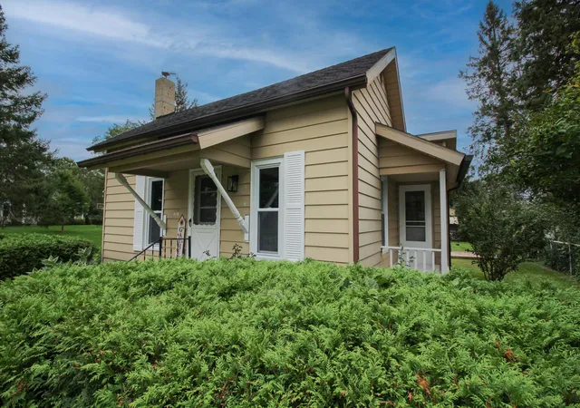 Photo 3 of Single family home for sale at 418 E Arbor St, Marcellus, MI 49067 | MLS# 68026052200 | Listing updated on 2026-10-07