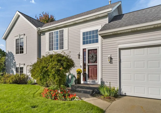 Photo 2 of Single family home for sale at 7407 Katie Ln, Hudsonville, MI 49426 | MLS# 65026052203 | Listing updated on 2026-10-18