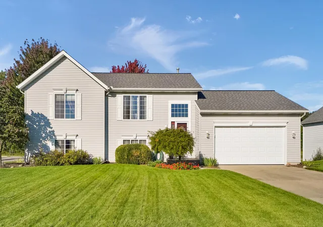 Photo 3 of Single family home for sale at 7407 Katie Ln, Hudsonville, MI 49426 | MLS# 65026052203 | Listing updated on 2026-10-18