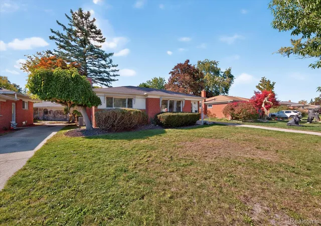 Photo 3 of Single family home for sale at 14147 Arcola St, Livonia, MI 48154 | MLS# 20261079367 | Listing updated on 2026-10-11