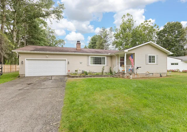Single family home for sale at 6530 S Jackson Rd, Jackson, MI 49201 | MLS# 81026052207