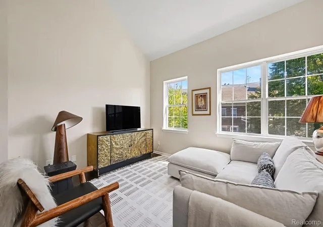 Listing Photo 1 - Condo for sale in building located at 1467 Chesapeake Dr, Royal Oak, MI 48067