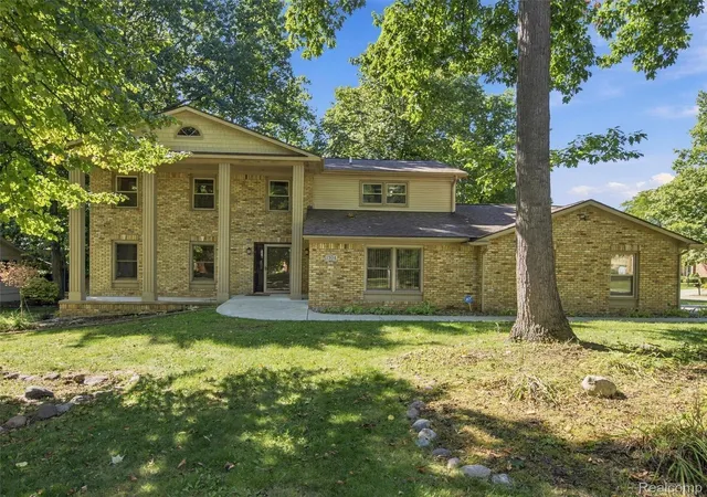 Photo 1 of Single family home for sale at 1304 Kings Carriage Rd, Grand Blanc, MI 48439 | MLS# 20261079380 | Listing updated on 2026-10-27